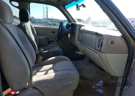 2004 Chevrolet Tahoe Ls z USA, uszkodzony, nr VIN 1GNEC13V04R106662